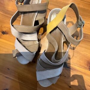 Stylish Women's Platform Sandals - Tan and Yellow